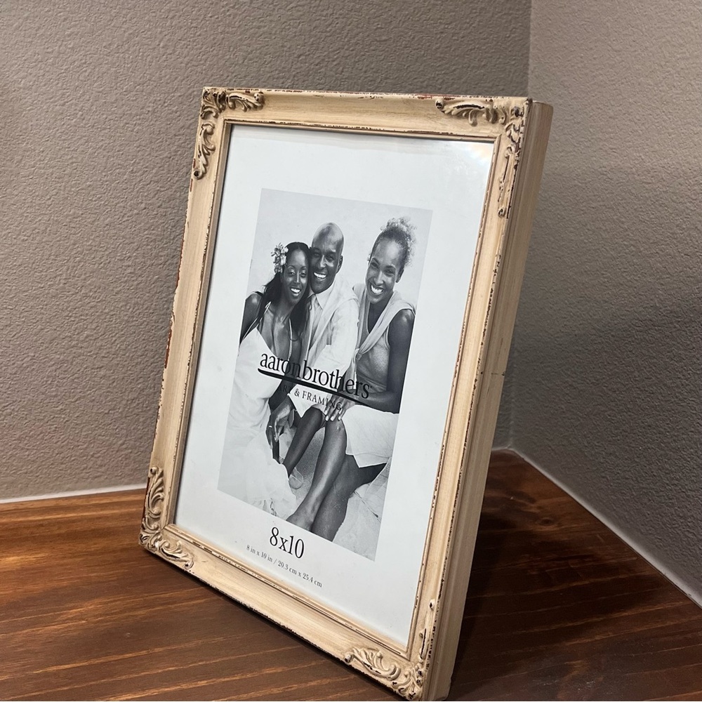 8 X10 distressed cream/antique white Aaron Brothers picture frame Ornate NEW - Picture 4 of 7